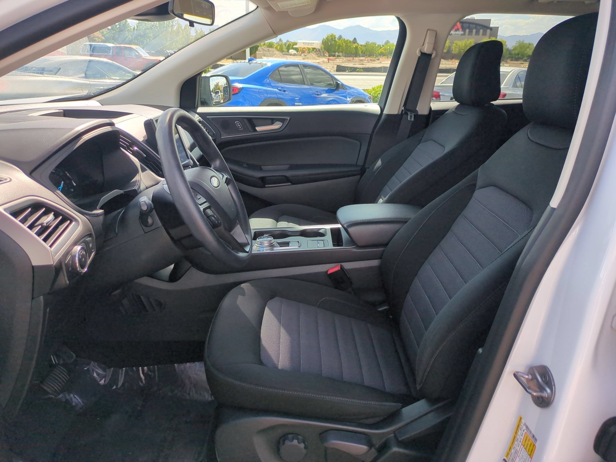Used 2022 Oxford White Ford SE image 15