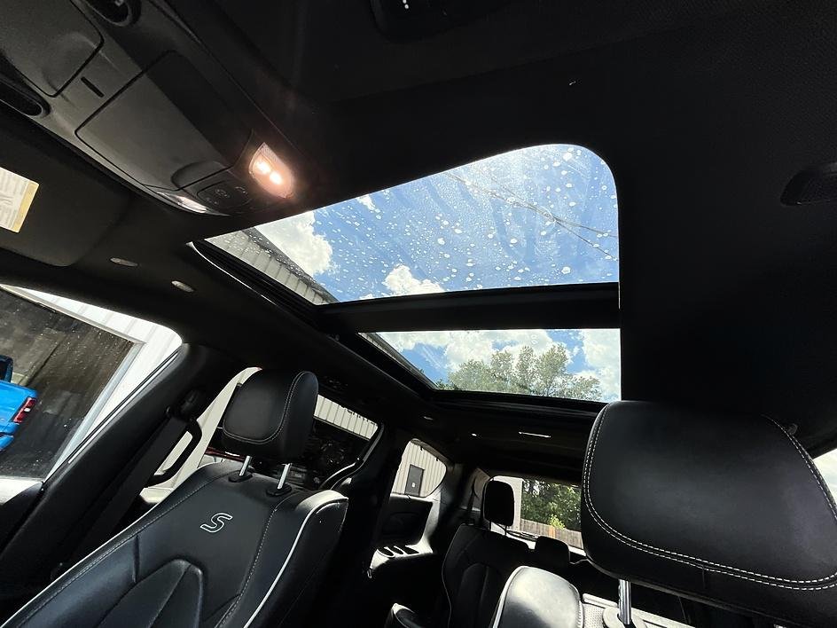 Used 2024 White Chrysler Limited image 27