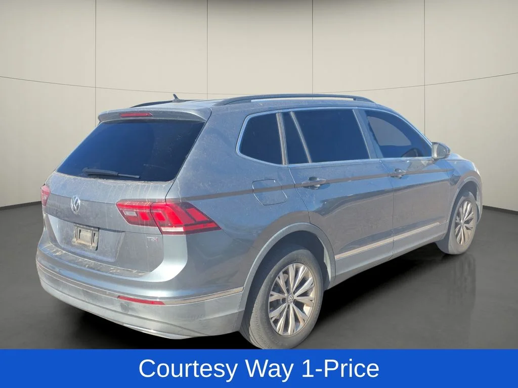 Used 2018 Gray Volkswagen 2.0T SE image 9