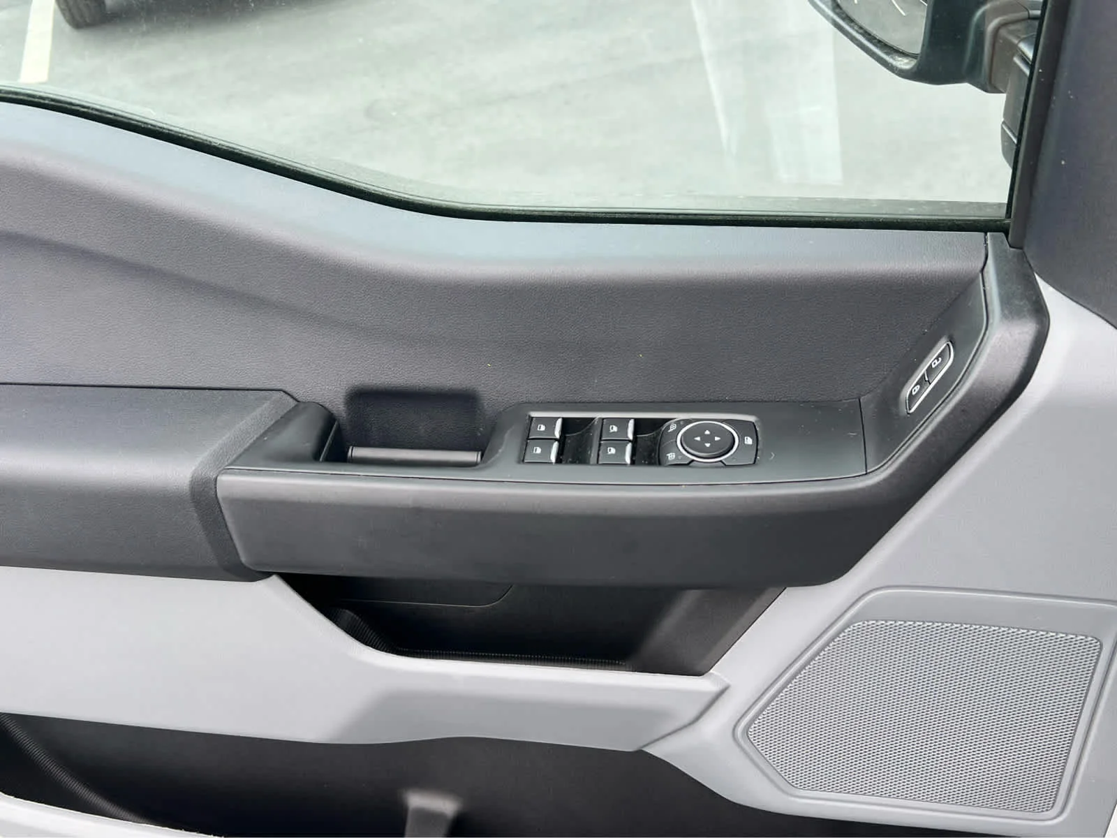 New 2026 Oxford White Ford F-350® XL image 30
