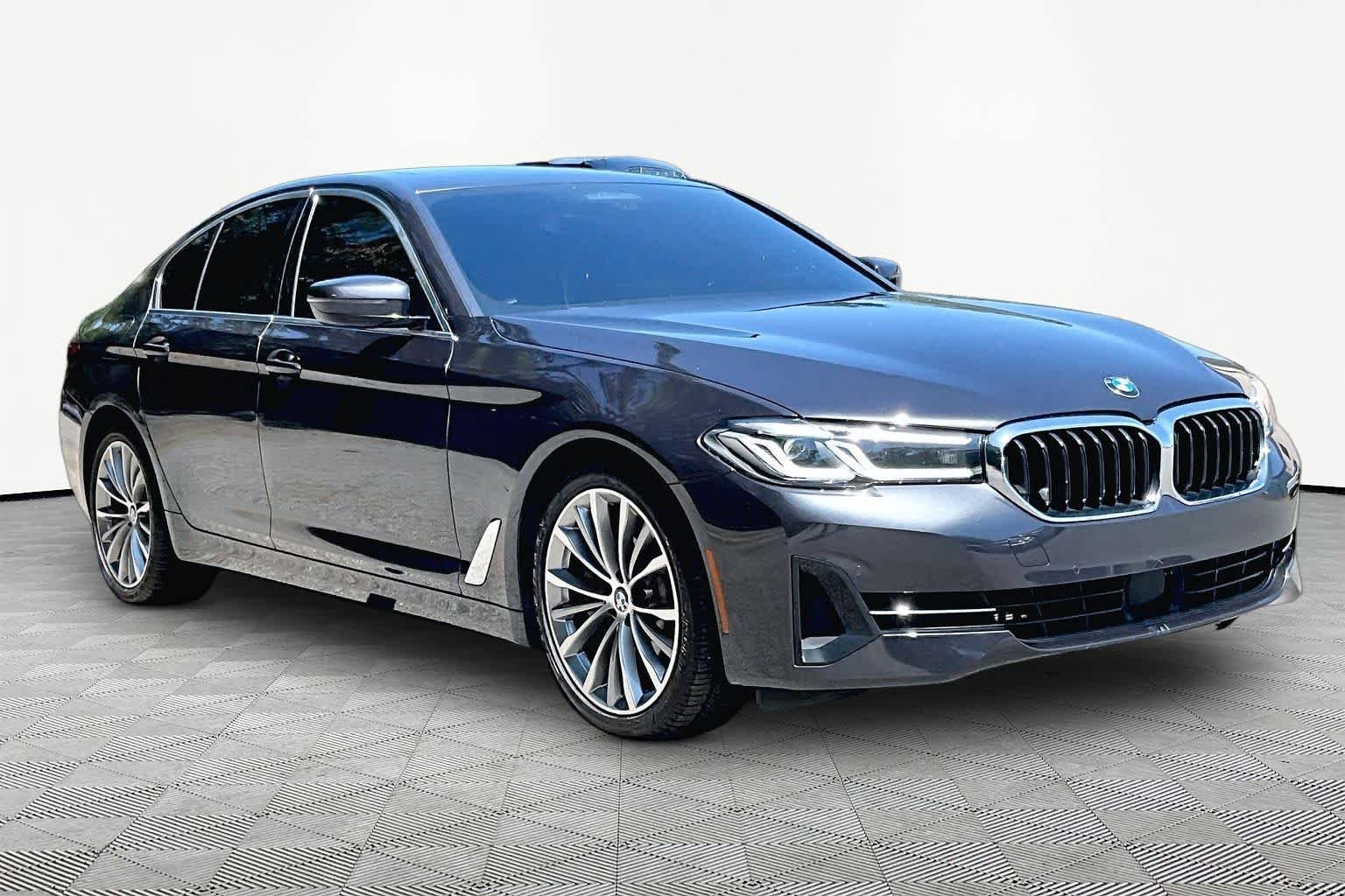 Used 2022 Dark Graphite Metallic BMW 530i image 3