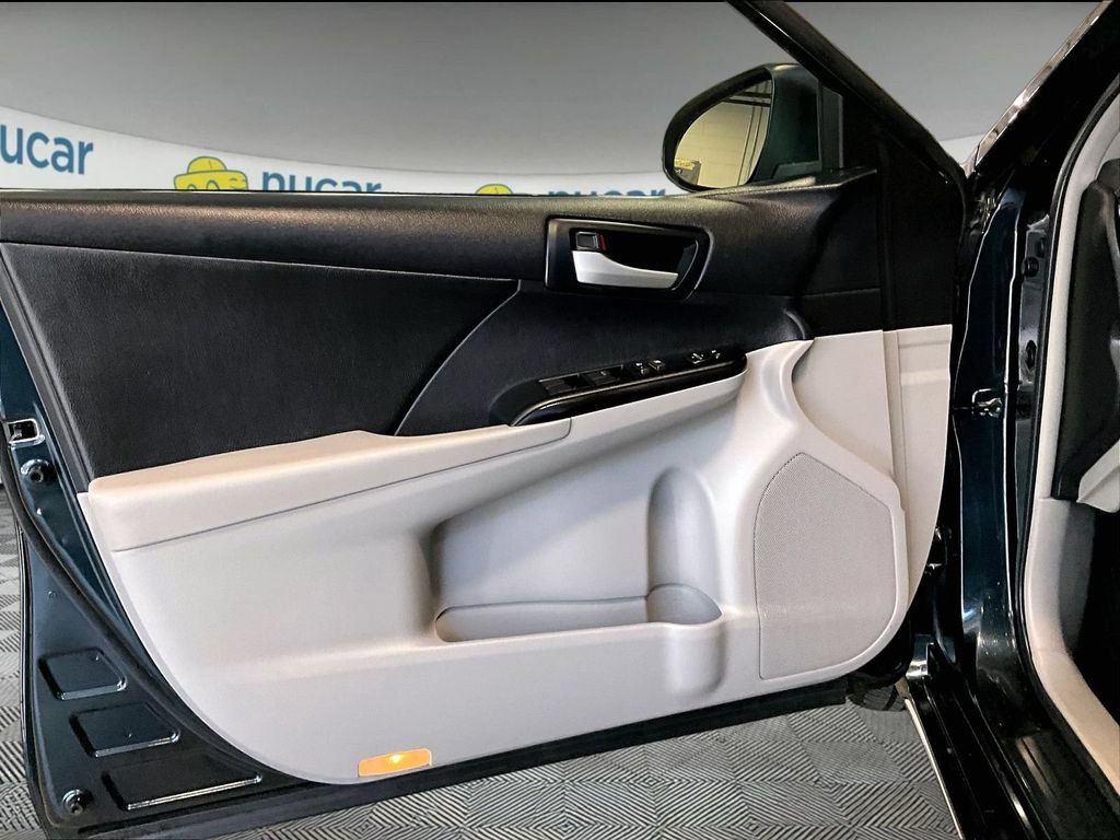 Used 2014 Gray Toyota LE image 9