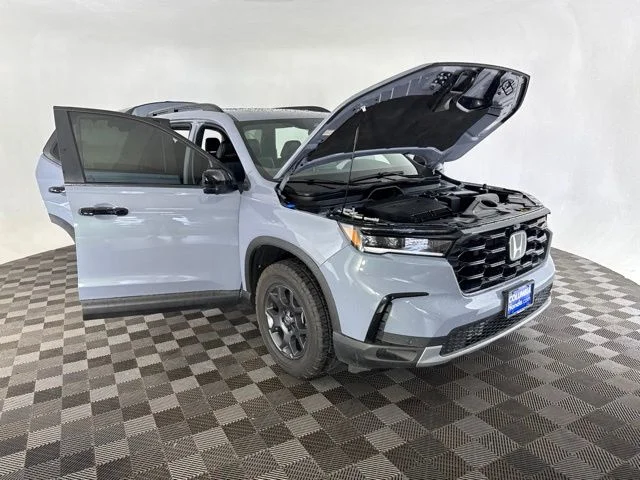 Used 2025 Green Honda TrailSport image 15