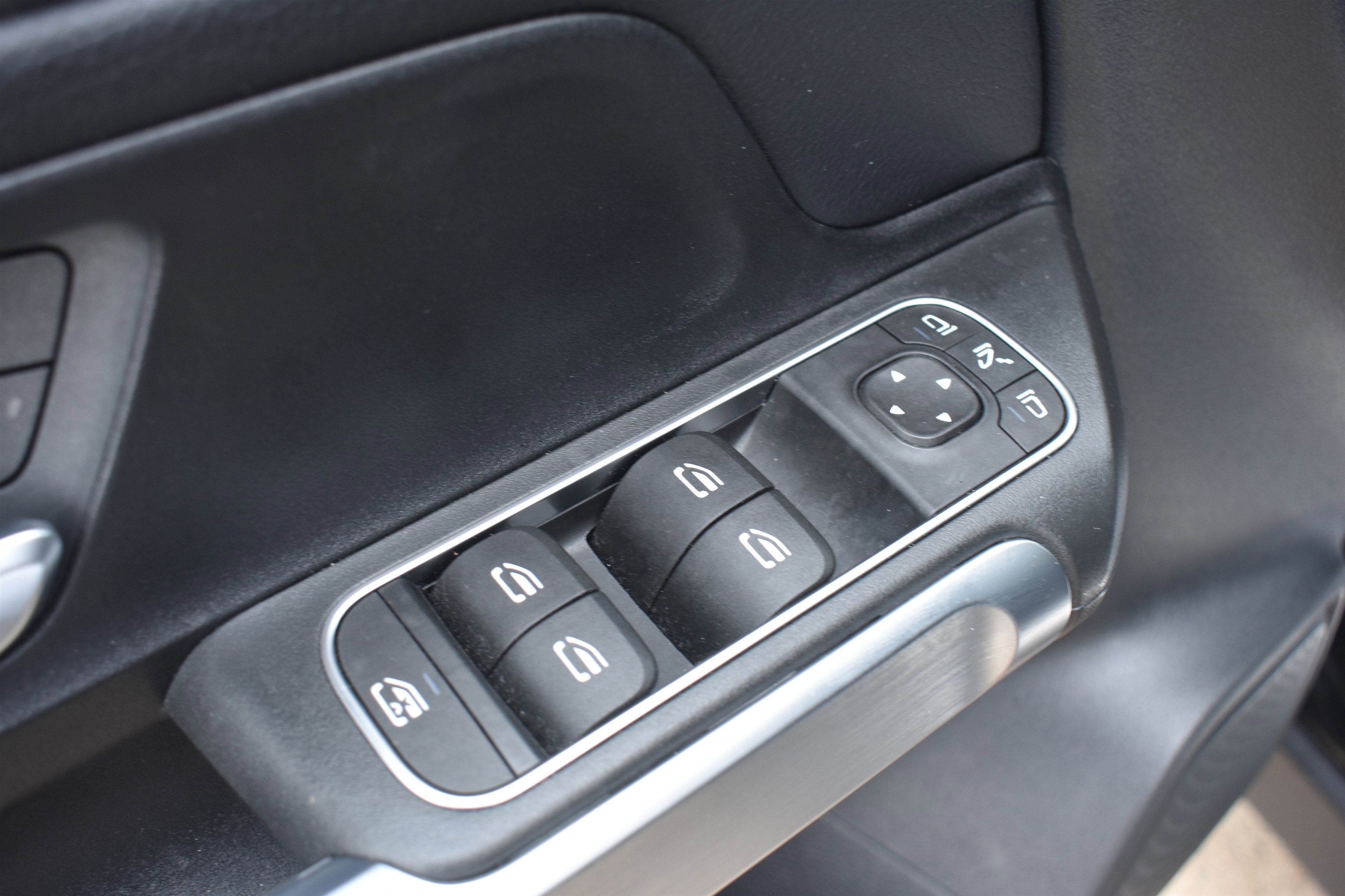 Used 2024  Mercedes-Benz GLB 250 image 13