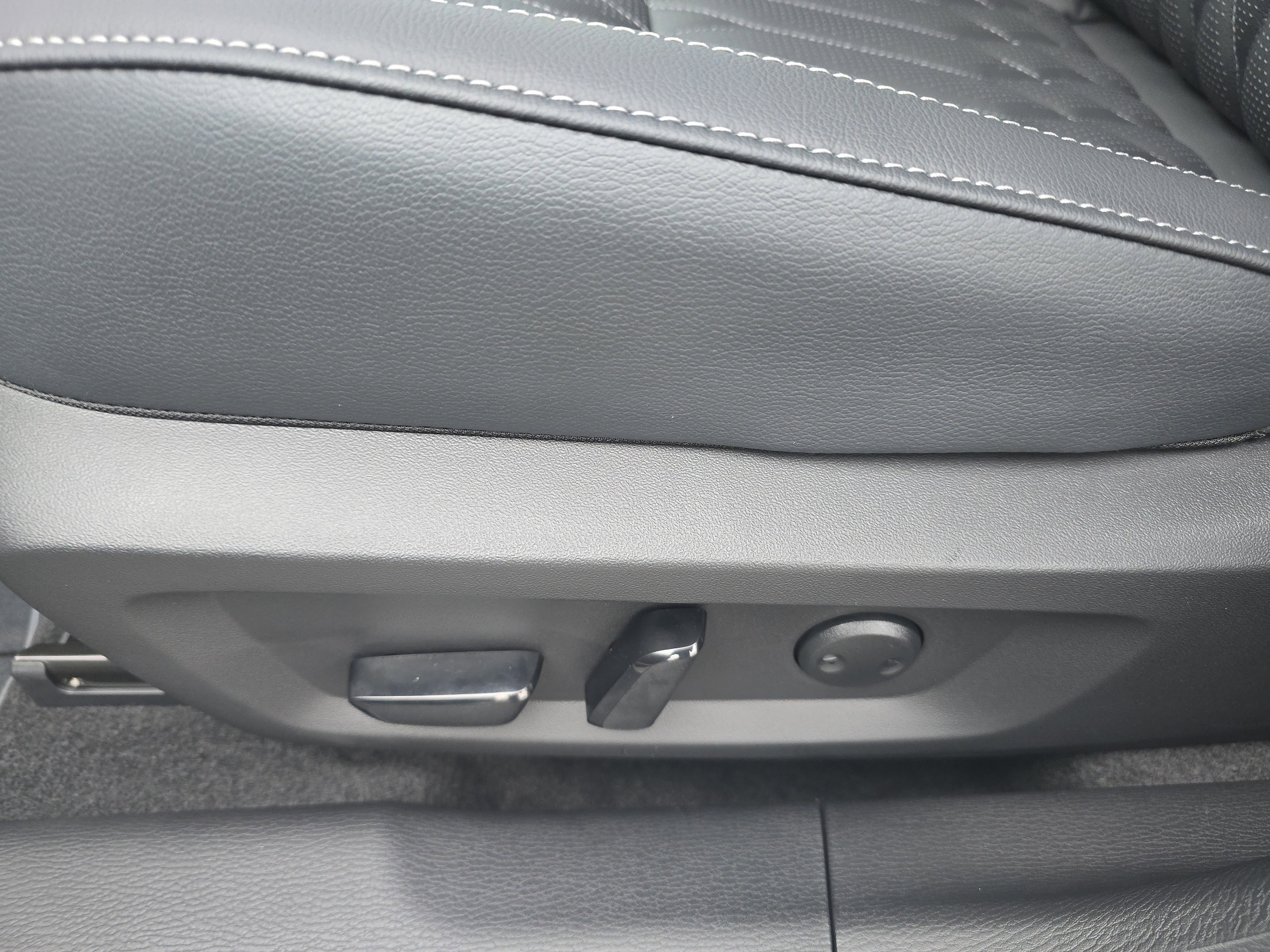 New 2025 Alloy Silver Metallic Mitsubishi SEL image 8