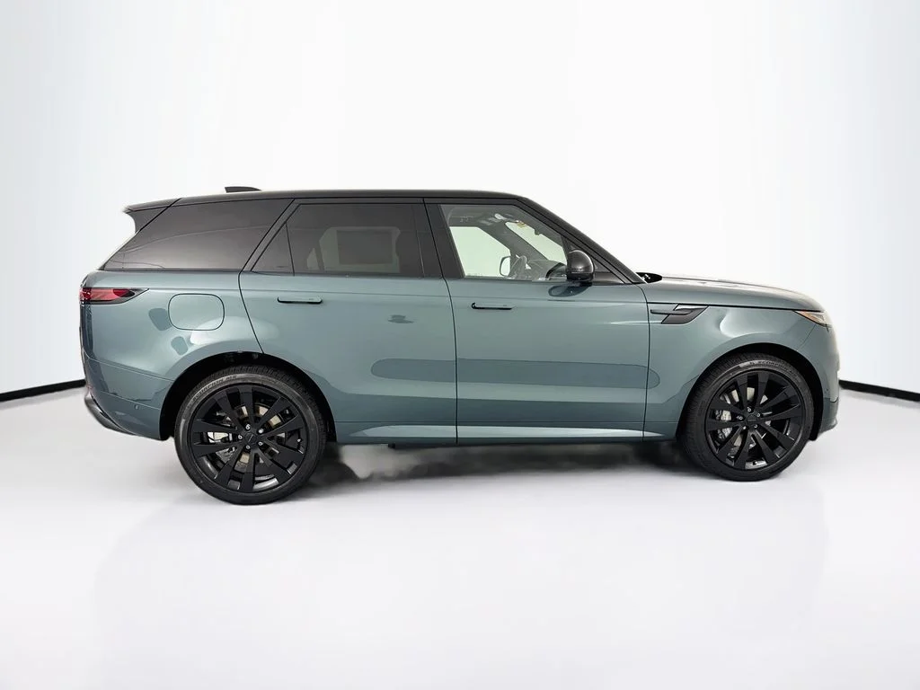 New 2026 Giola Green Land Rover Dynamic SE image 4