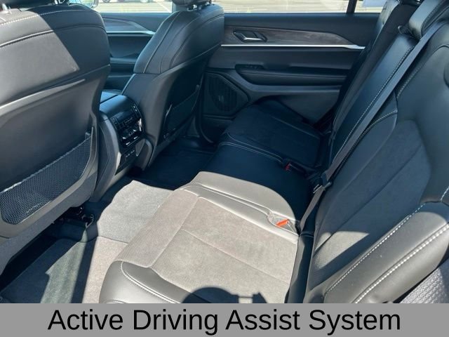 New 2026 Silver Zynith Exterior Paint Jeep Altitude image 20