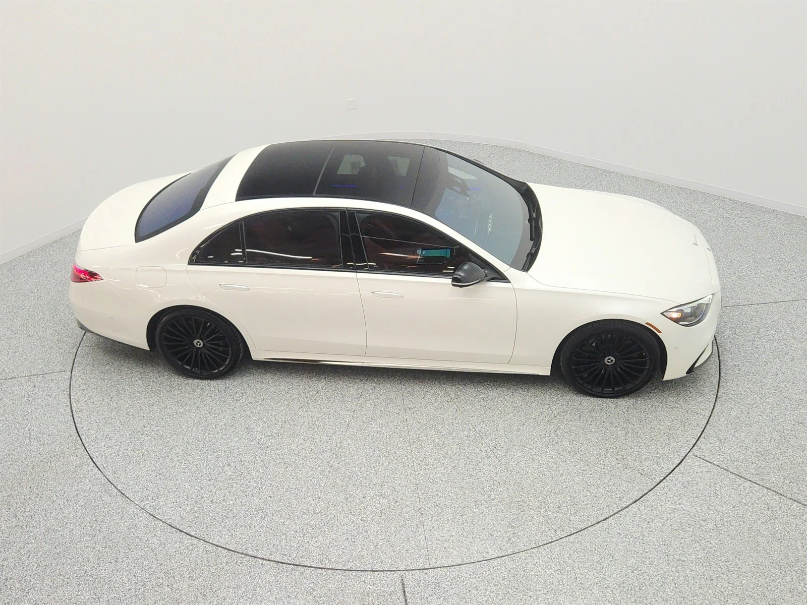 Certified Used 2023 MANUFAKTUR Diamond White Mercedes-Benz S 580 4MATIC® Sedan image 25