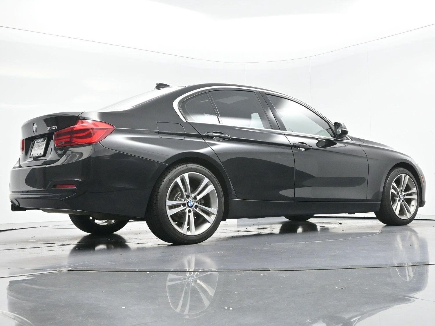 Used 2018 Black Sapphire Metallic BMW 330i image 45