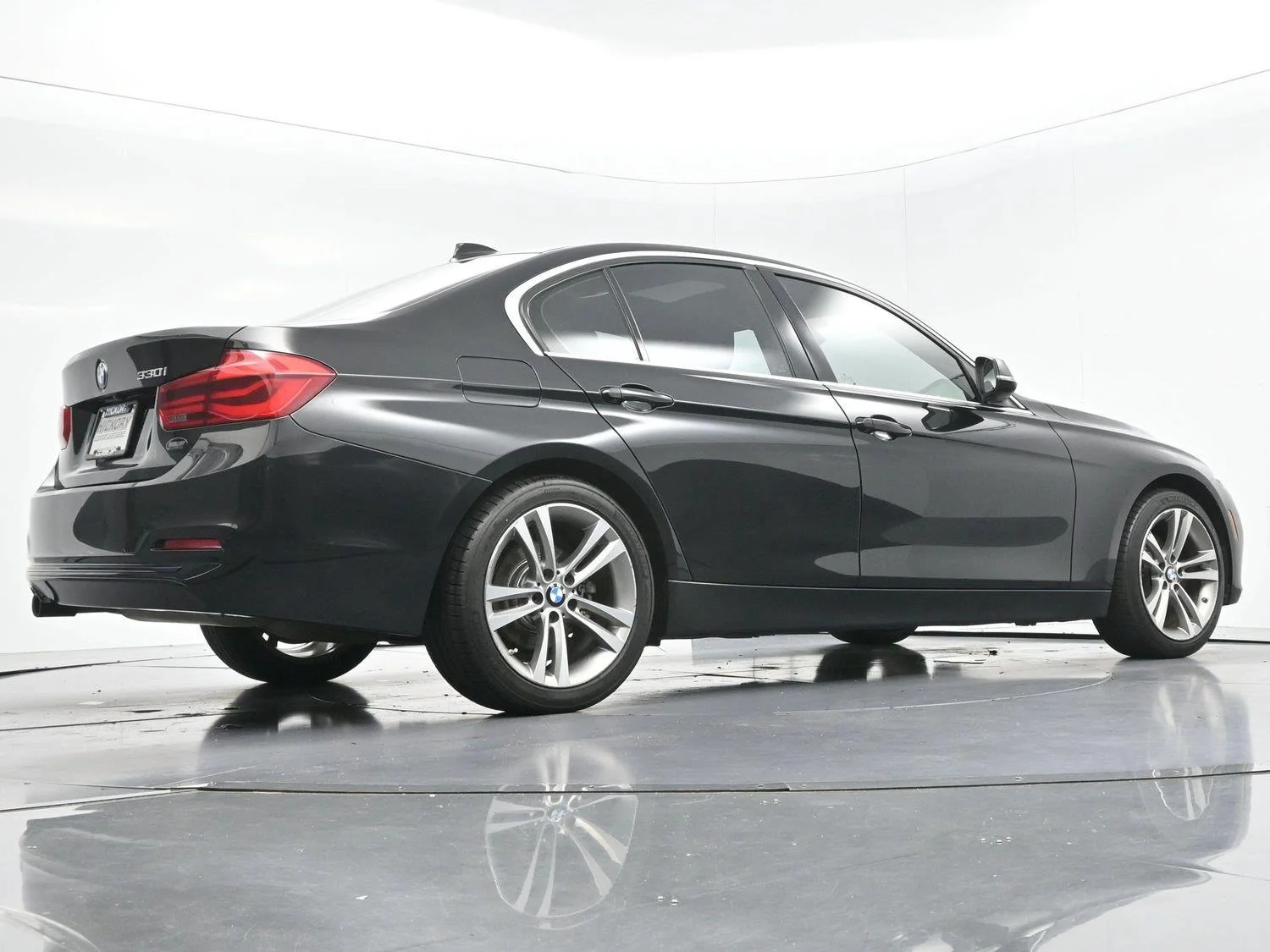Used 2018 Black Sapphire Metallic BMW 330i image 45