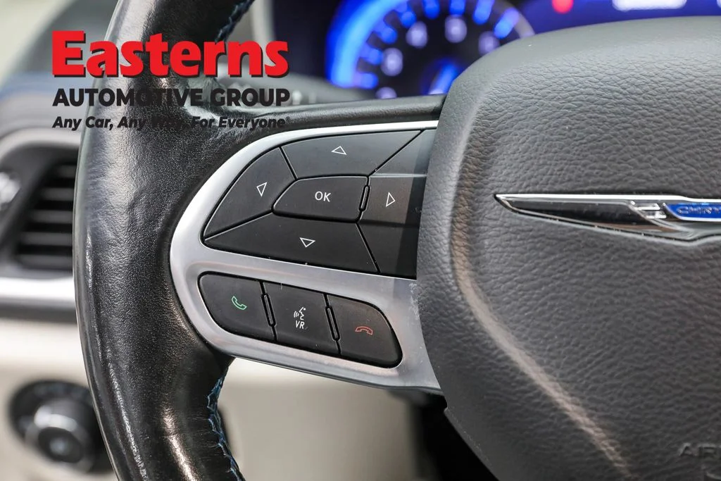 Used 2021 Gray Chrysler Touring L image 15