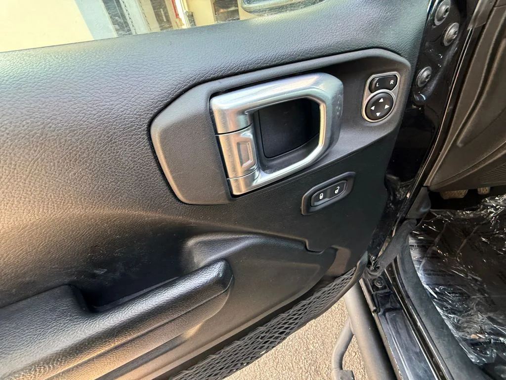 Used 2023 Black Jeep Sport S image 11