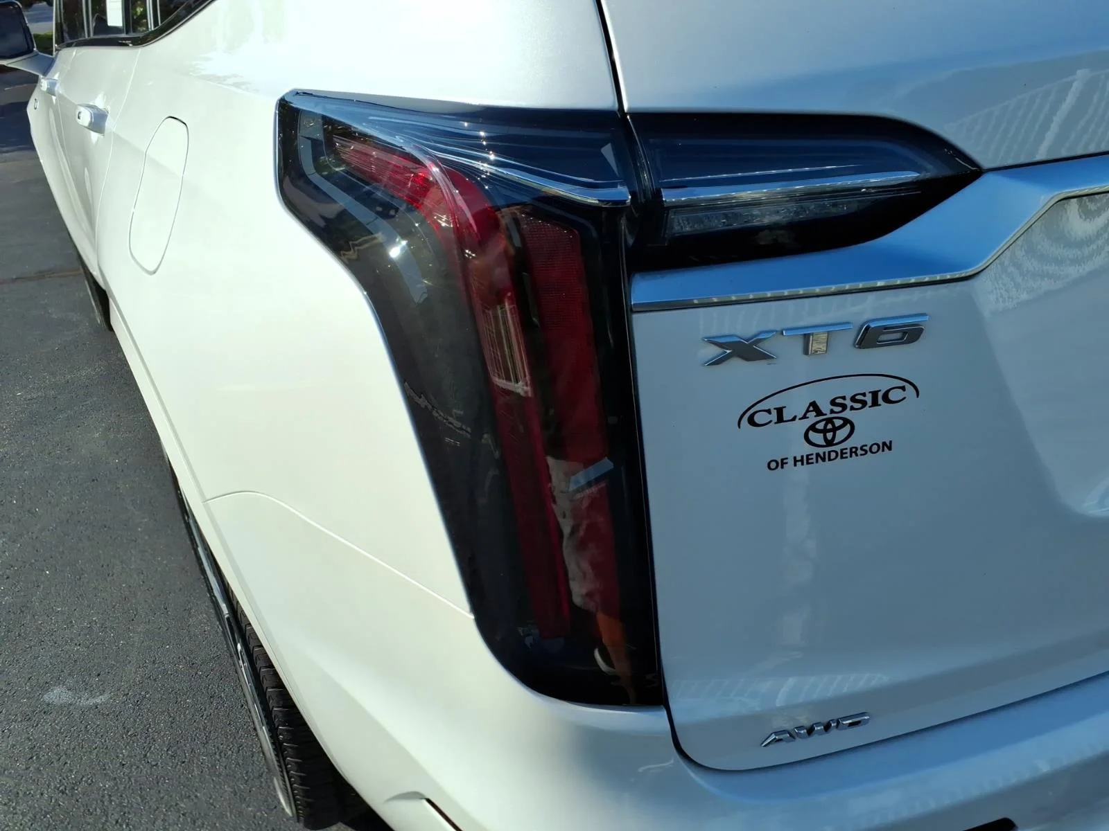 Used 2022 Crystal White Tricoat Cadillac Sport image 19
