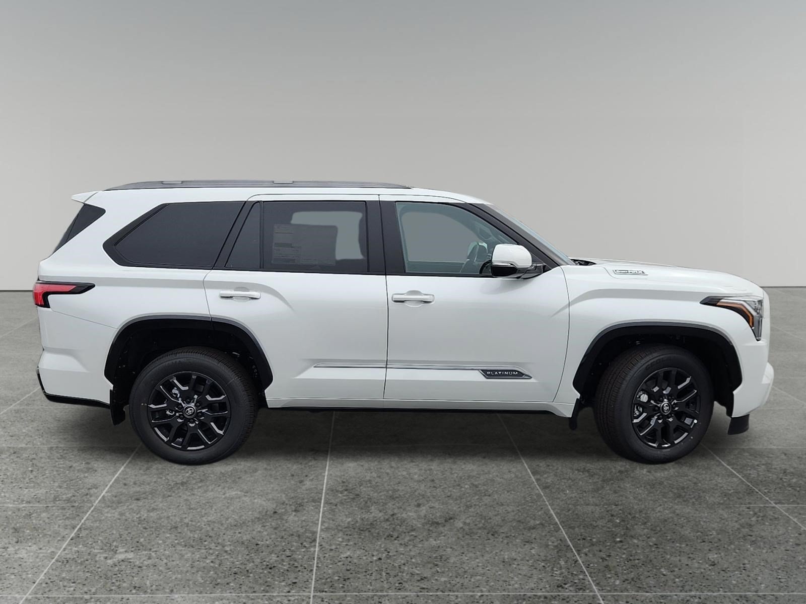 New 2026 Wind Chill Pearl <sup>1</sup> Toyota  Platinum image 8