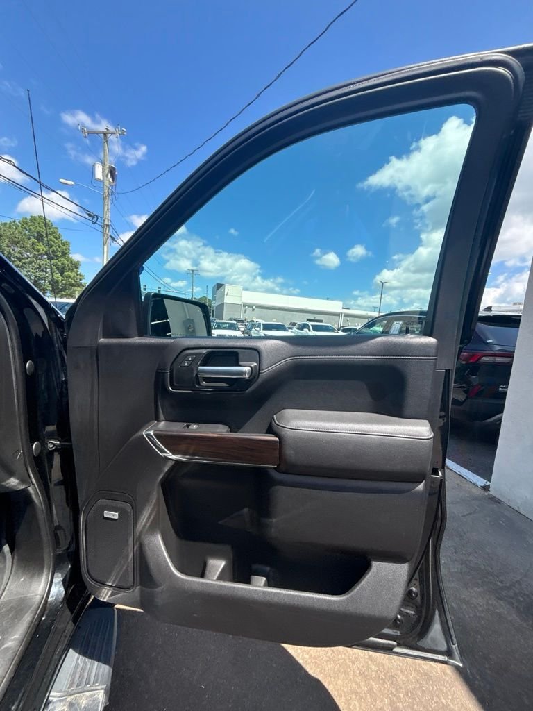Used 2021 Black GMC SLT image 22