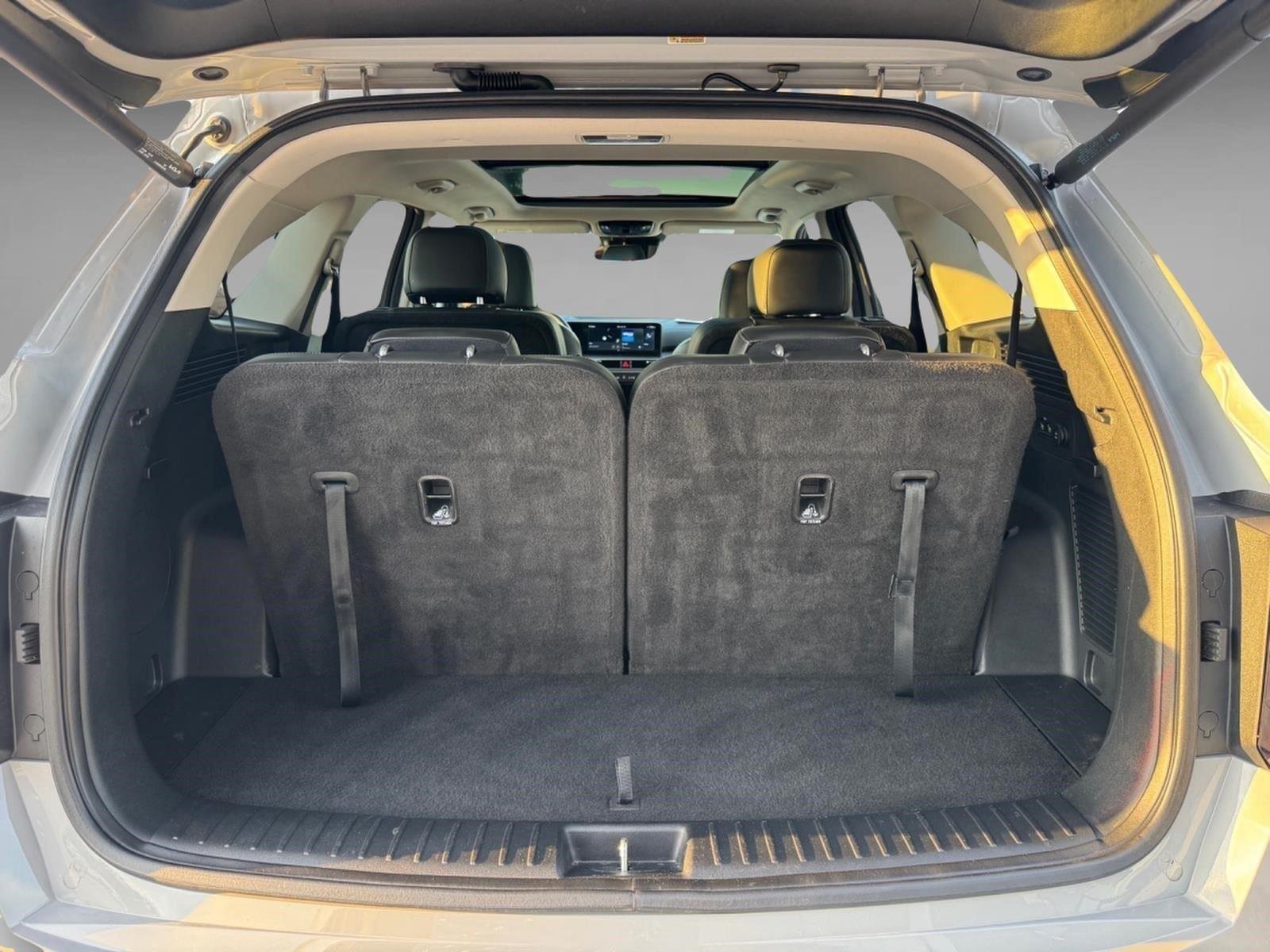Used 2024 Wolf Gray Kia X-Line EX image 15
