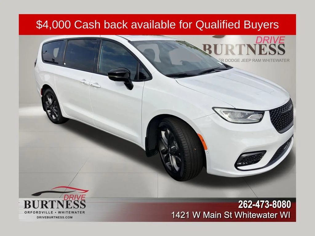 2026 Chrysler Pacifica Select's photo