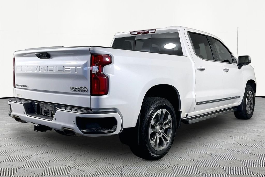Used 2024 Beige Chevrolet High Country image 4