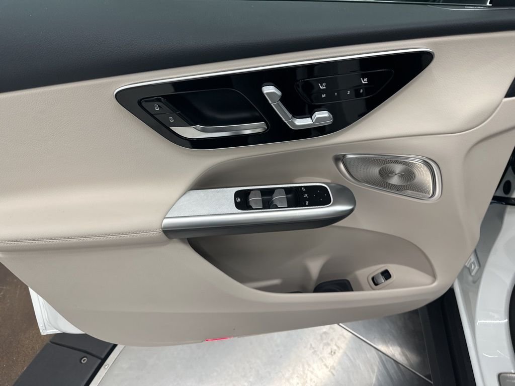 New 2026 Polar White Mercedes-Benz GLC 300 image 11