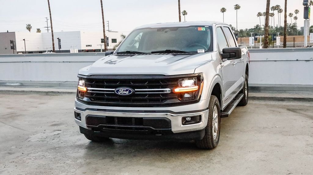 Used 2025 Silver Metallic Ford XLT image 4