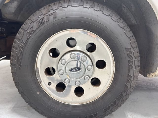 Used 2006 White Ford XL image 14