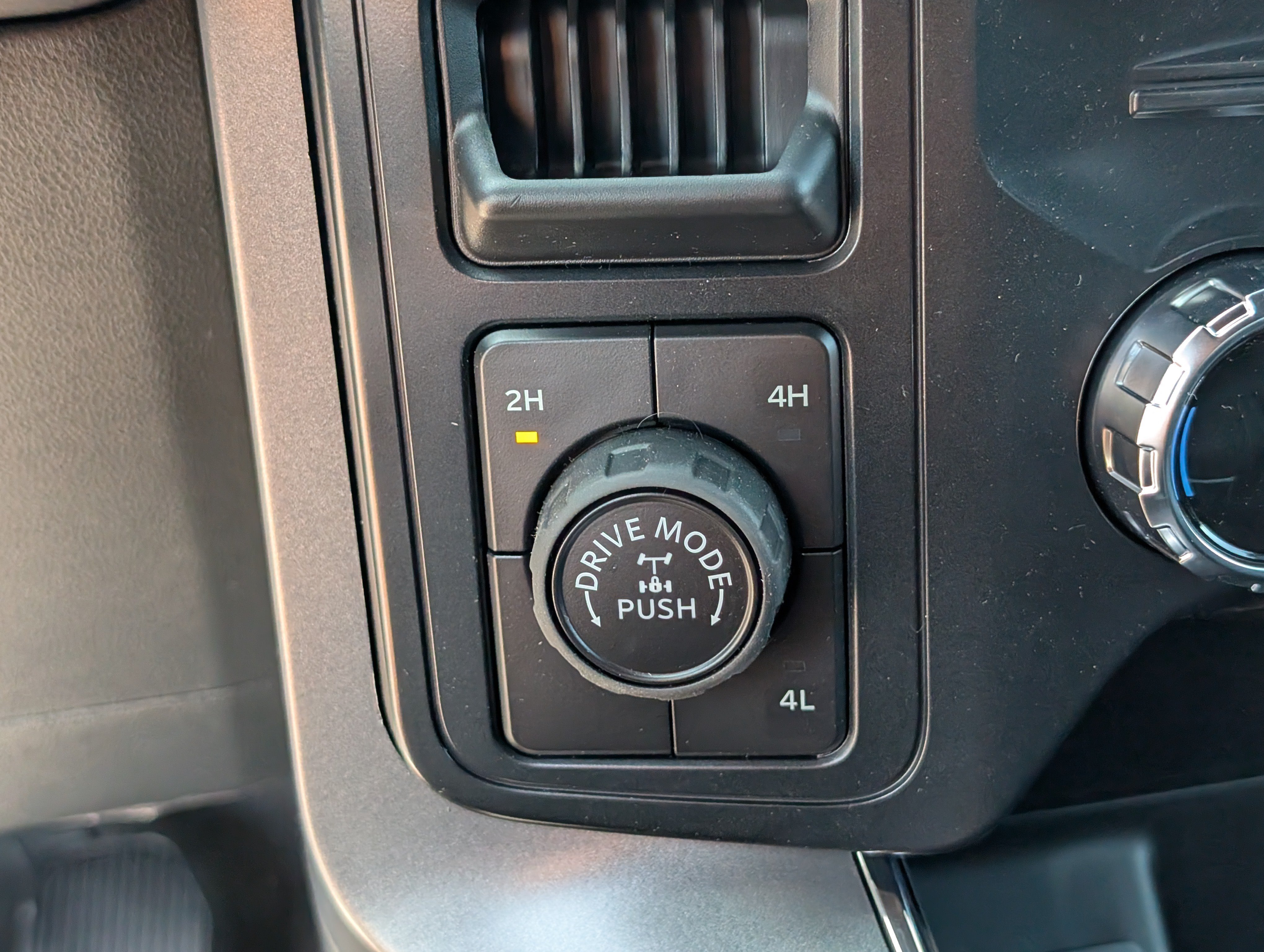 New 2026 Carbonized Gray Metallic FORD XLT image 29