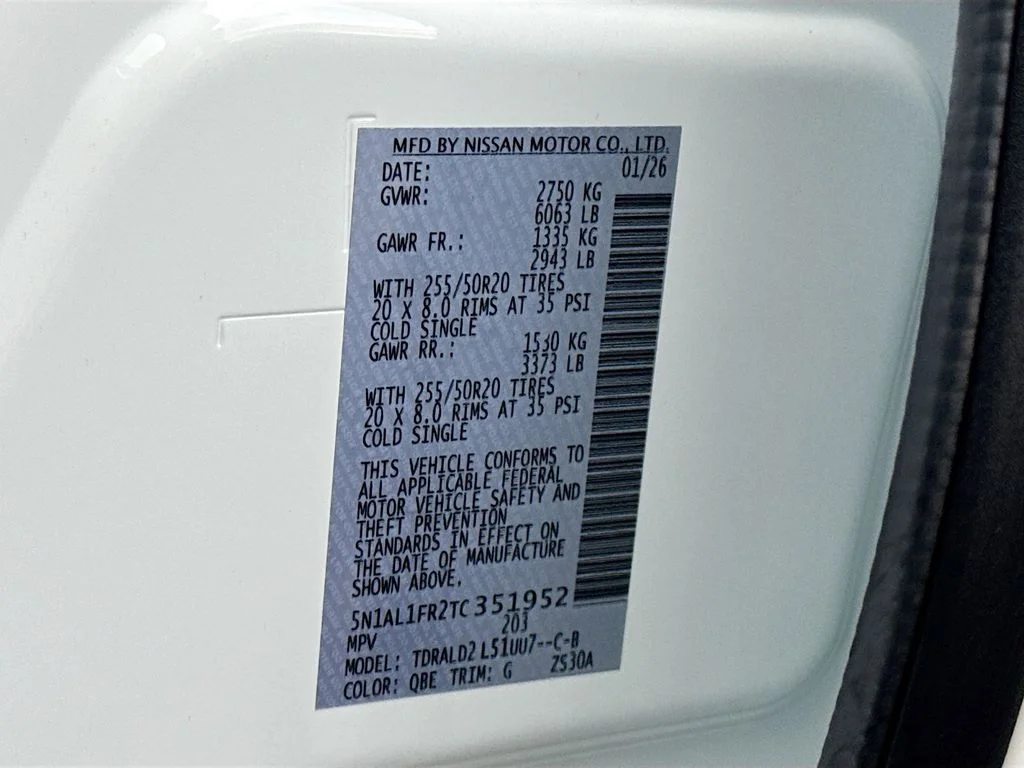 Certified Used 2026 White INFINITI LUXE image 36