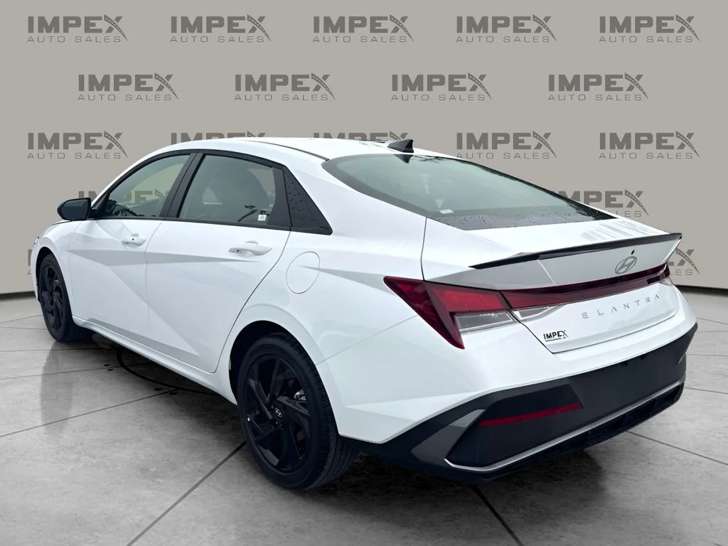 Used 2026 White Hyundai SEL Sport image 3