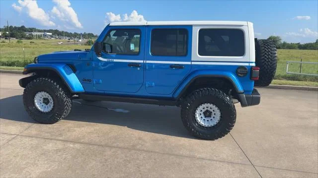 New 2026 Hydro Blue Pearl-Coat Exterior Paint Jeep Sahara image 7