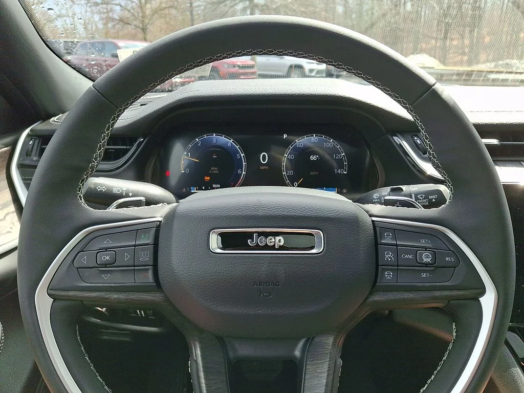 New 2026 Baltic Gray Metallic Clear-Coat Exterior Paint Jeep Altitude image 13
