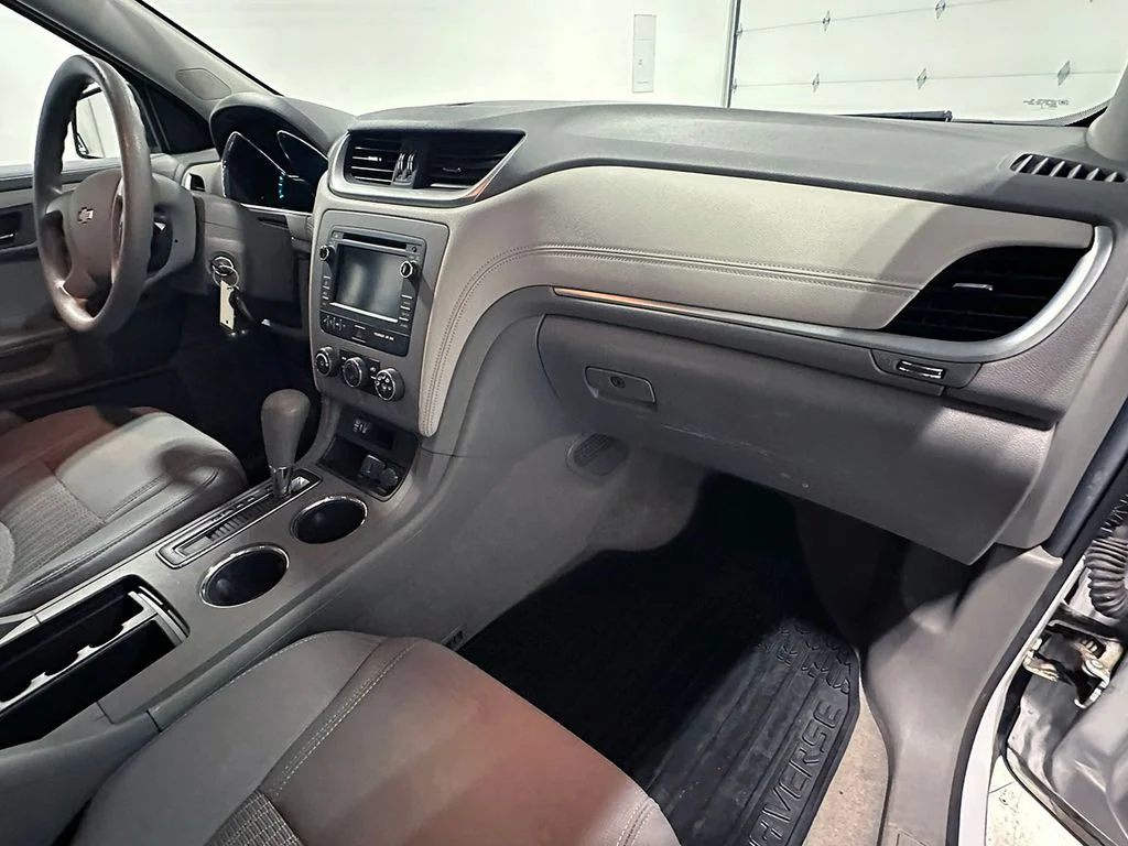 Used 2017 White Chevrolet LS image 27