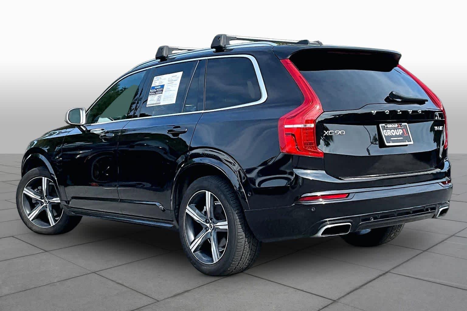 Used 2019 Onyx Black Metallic Volvo R-Design image 12