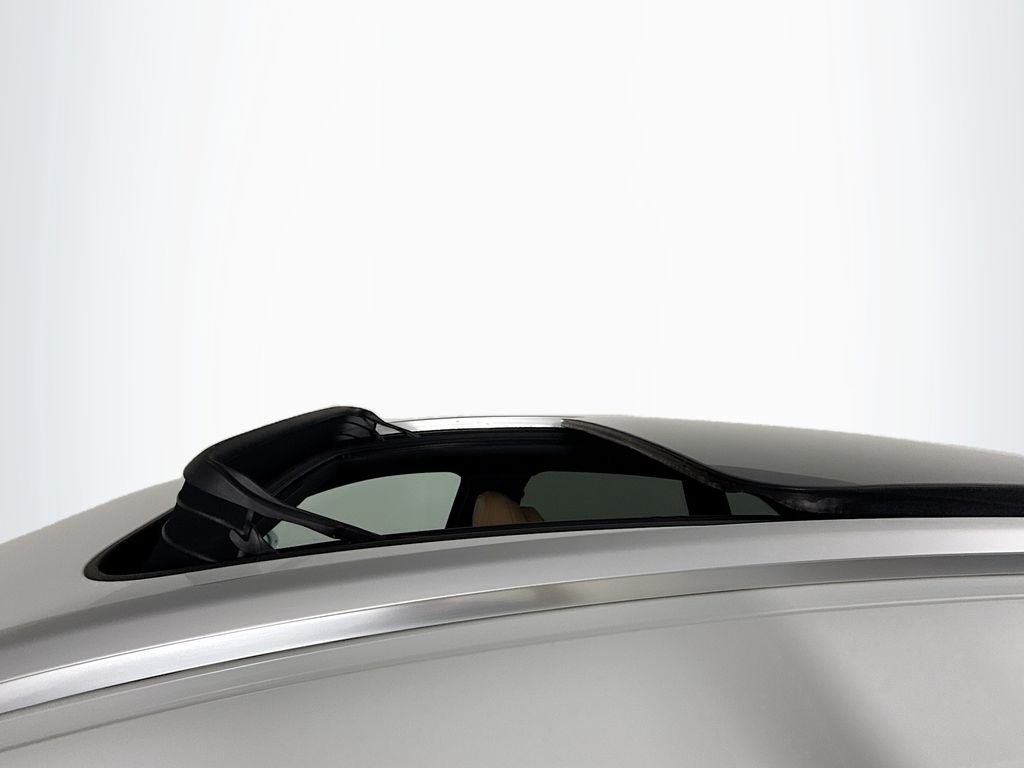 Used 2023 White Porsche  image 22