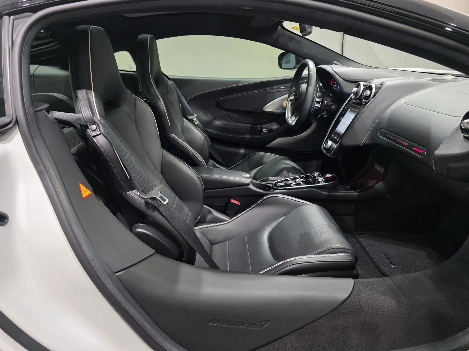 Used 2023 Silica White McLaren  image 19