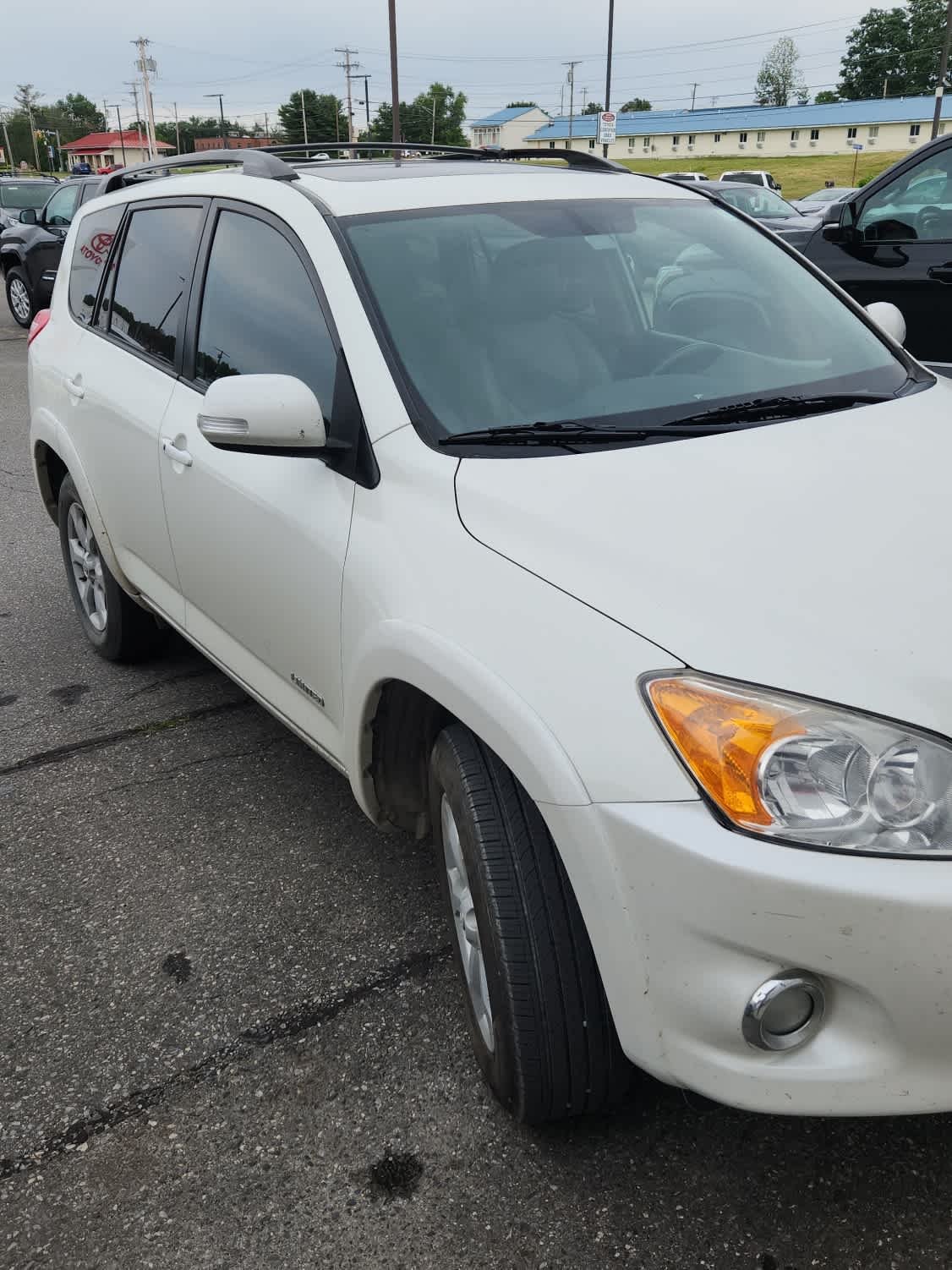 Used 2011 Blizzard Pearl Toyota Ltd image 2