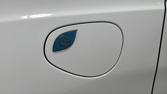 Used 2024 Bright White Clearcoat Chrysler Select S Appearance image 41