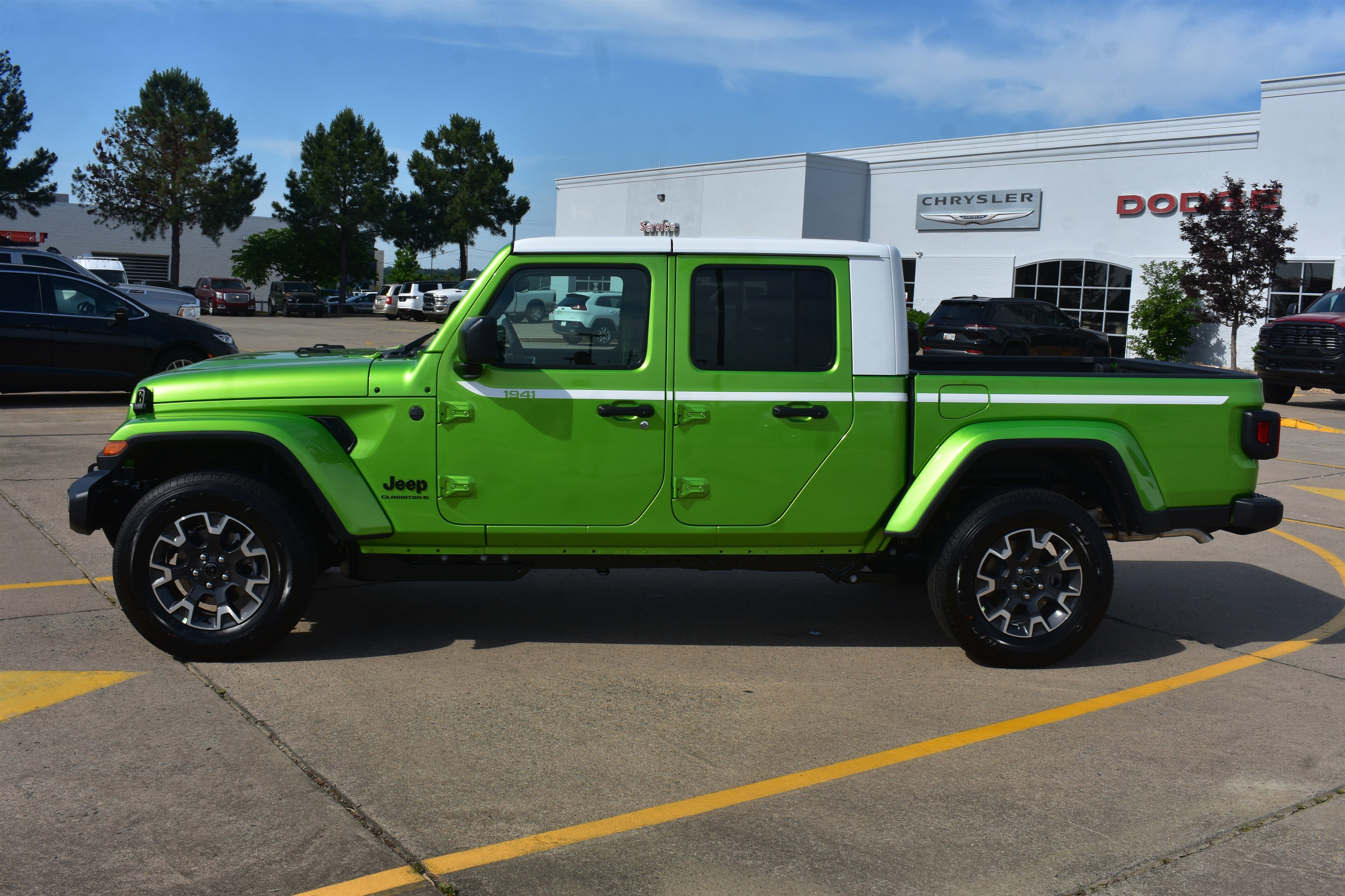 New 2026 Mojito Exterior Paint Jeep Sahara image 9
