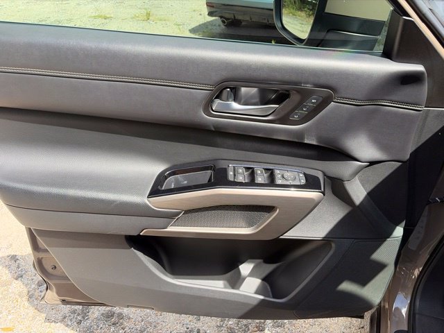 Used 2023 Beige Nissan Platinum image 32