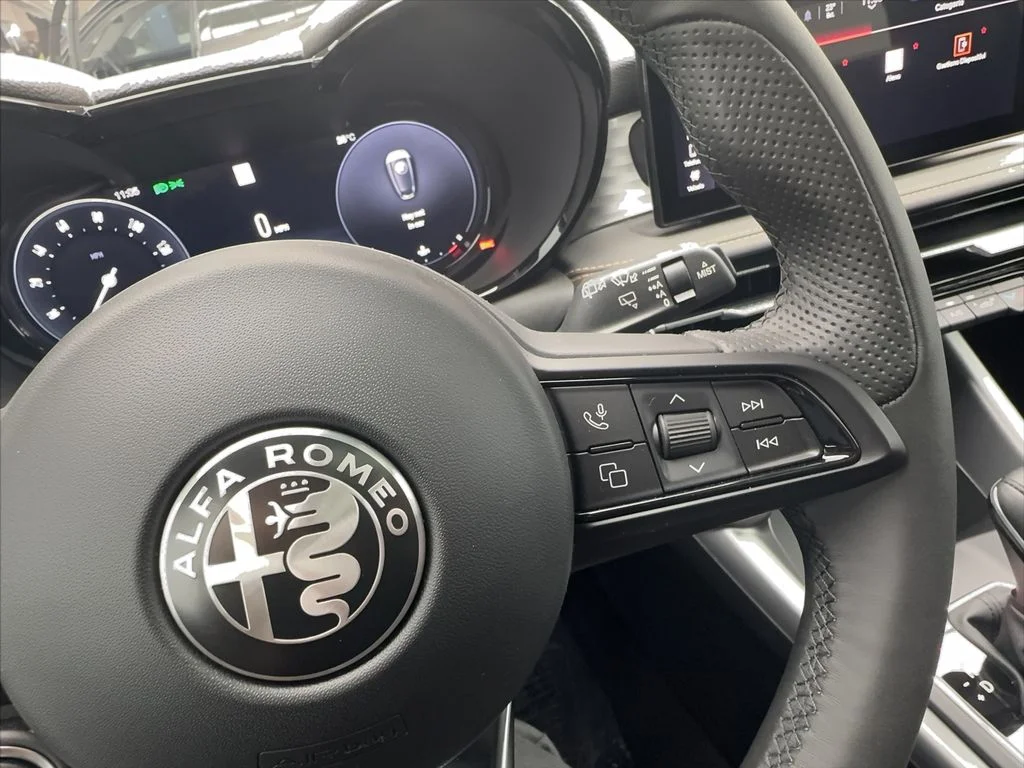 New 2026 Blue Alfa Romeo Base image 38