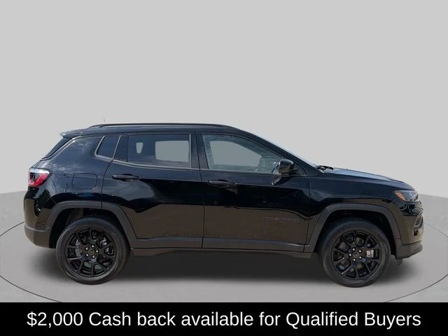 New 2026 Diamond Black Crystal Pearl-Coat Exterior Paint Jeep Latitude image 2