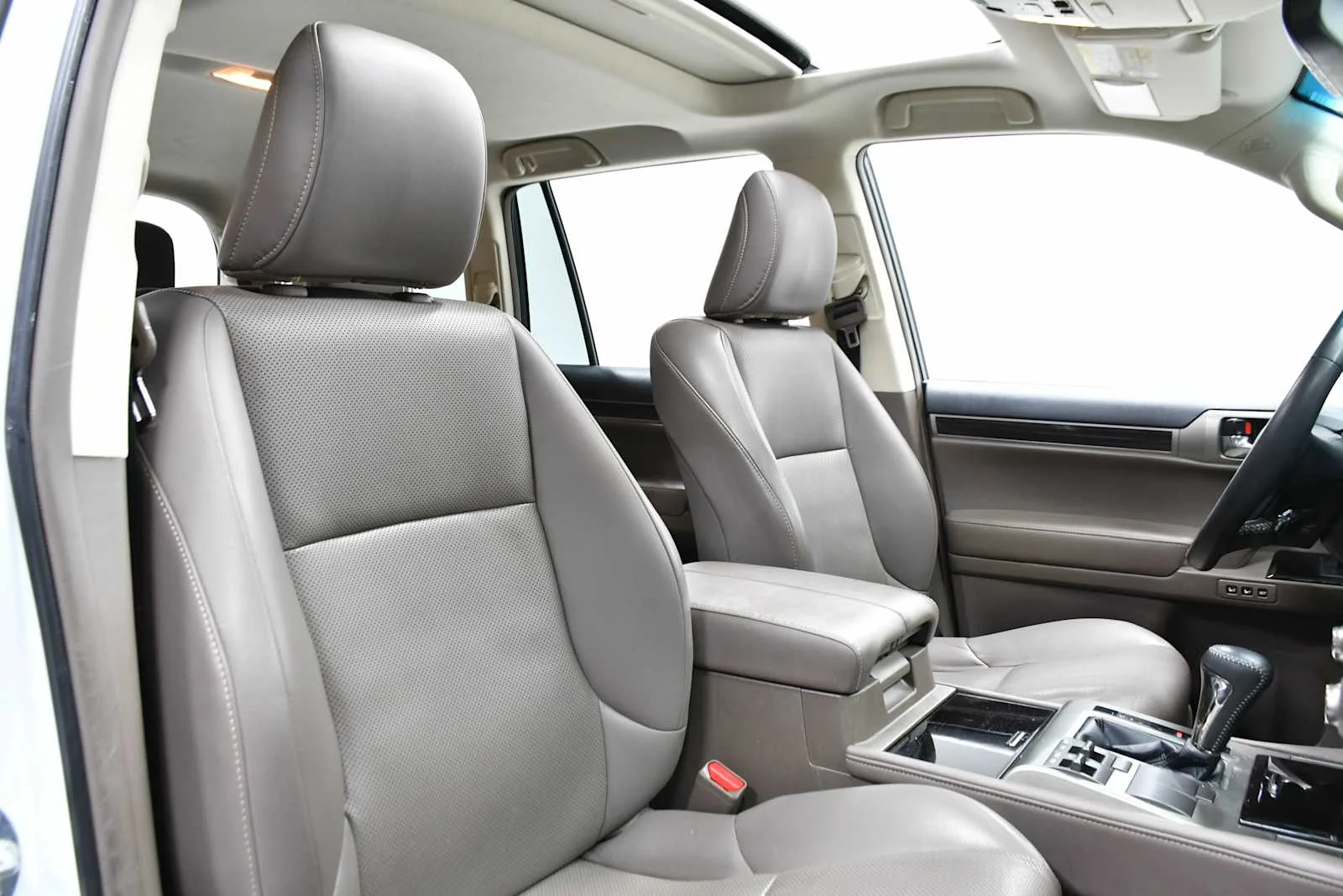 Used 2018 Starfire Pearl Lexus  image 25