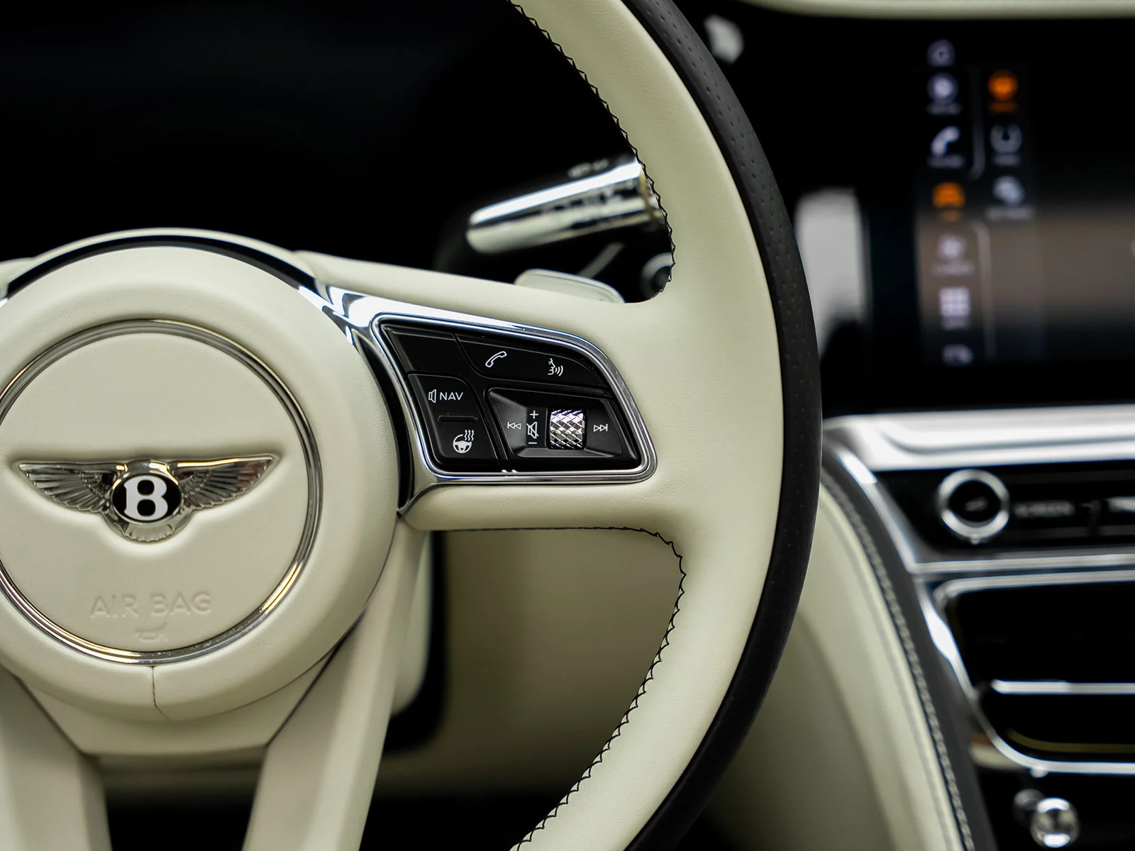 Used 2022 White Bentley  image 43