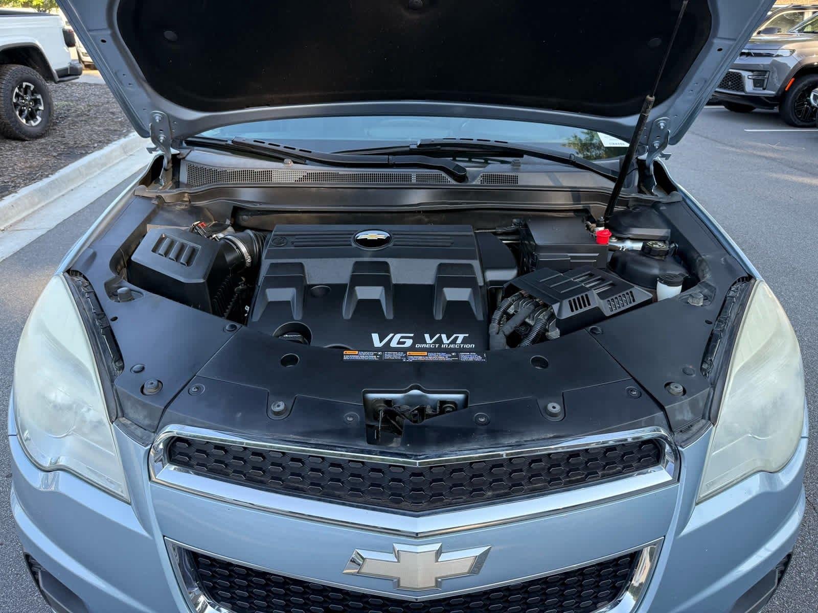 Used 2014 Silver Topaz Metallic Chevrolet LT image 30