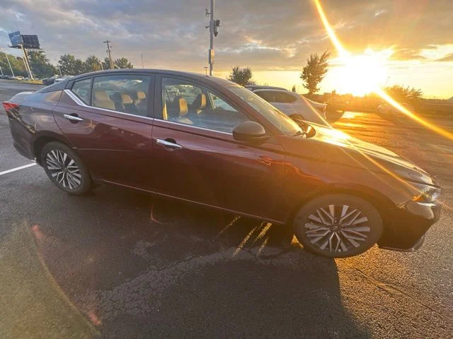Used 2025 Red Nissan 2.5 SV image 10