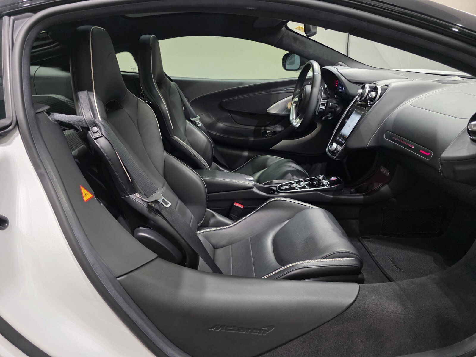 Used 2023 Silica White McLaren  image 19