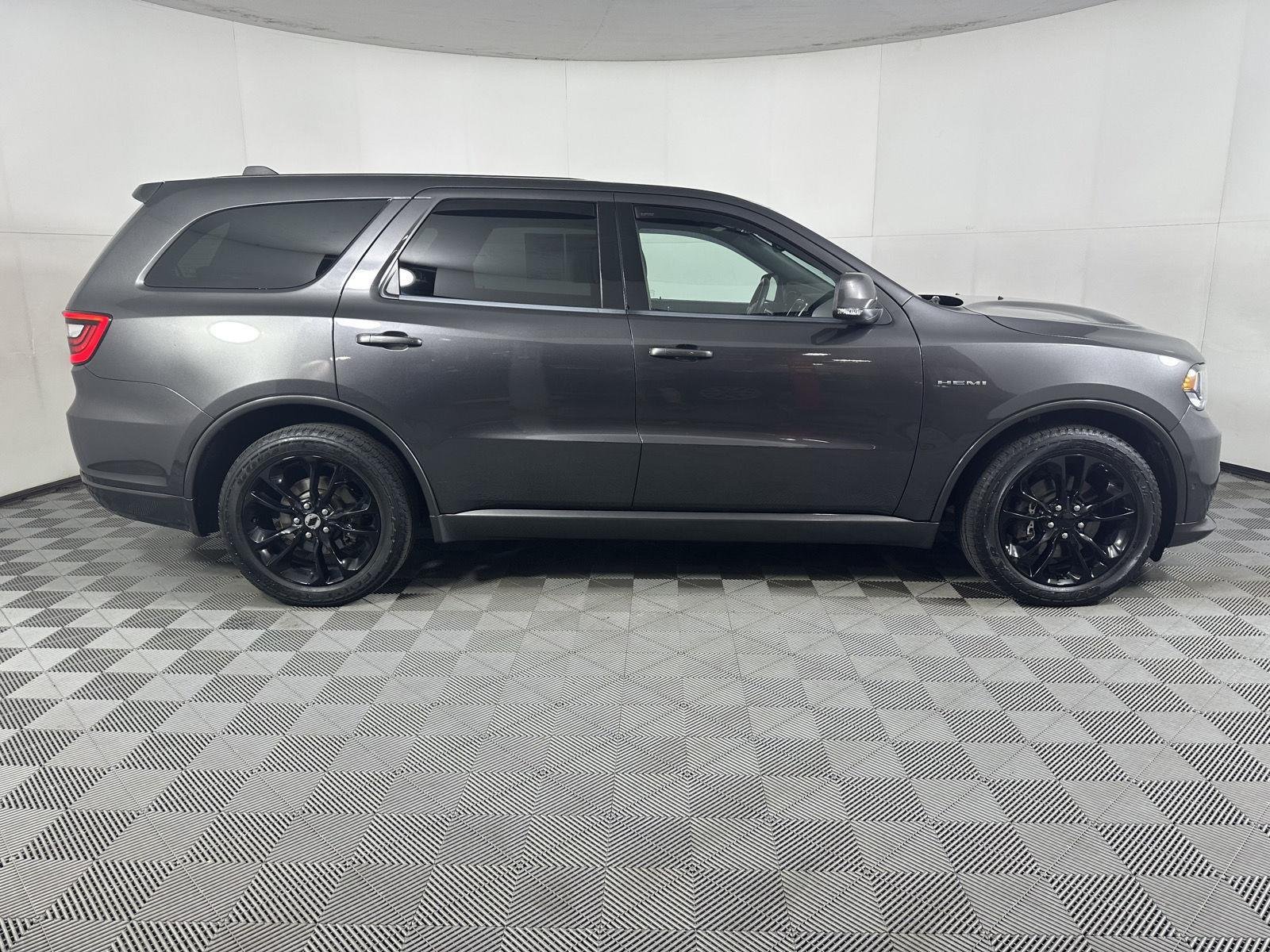 Used 2020 Granite Crystal Metallic Dodge R/T image 16