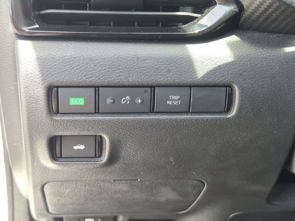 Used 2025 White Nissan SV image 21