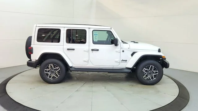 New 2026 Bright White Clear-Coat Exterior Paint Jeep Sahara image 11