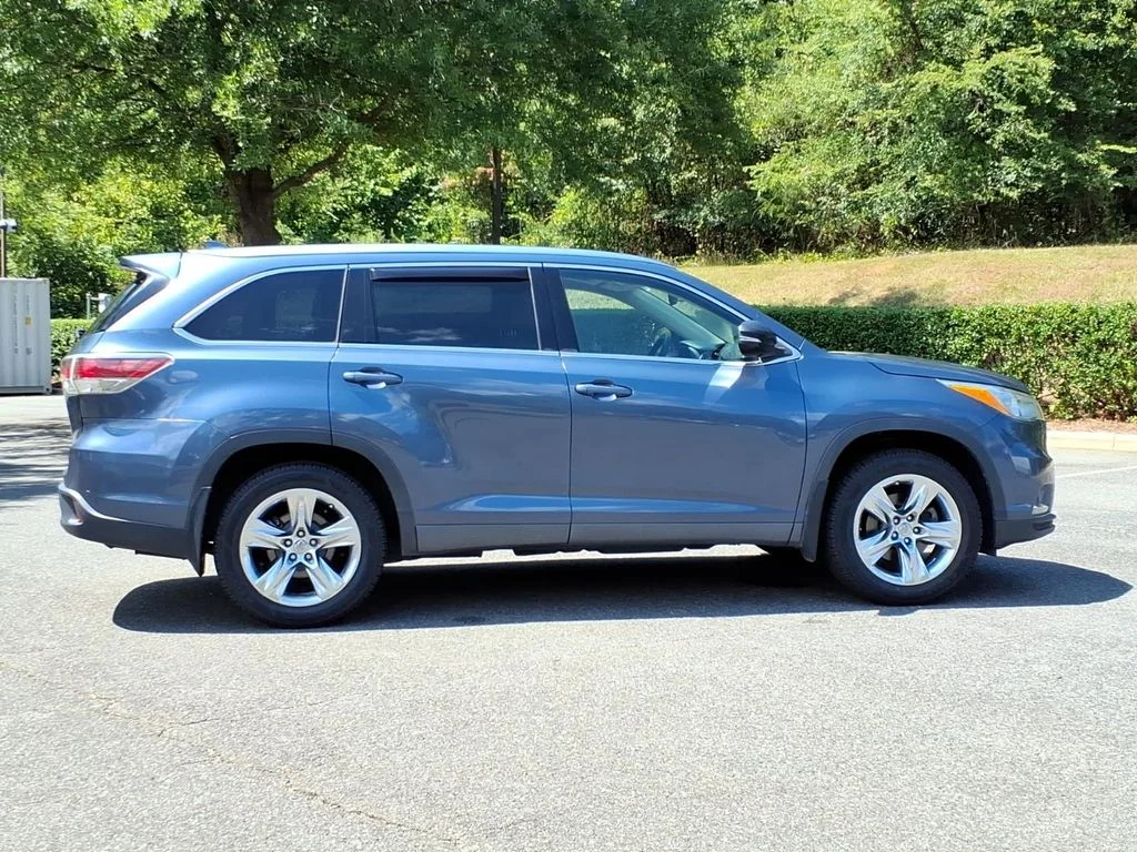 Used 2015 Blue Toyota Limited Platinum V6 image 36