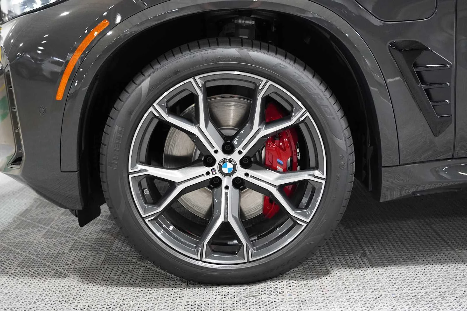 New 2026 Dravit Grey Metallic BMW xDrive50e image 6